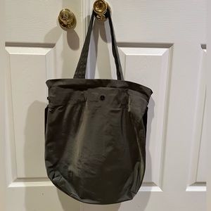 Lululemon tote bag